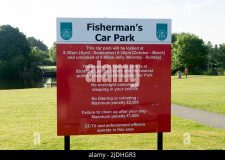 Schild Fisherman`s Car Park, Warwick Road, Stratford-upon-Avon, Warwickshire, Großbritannien Stockfoto
